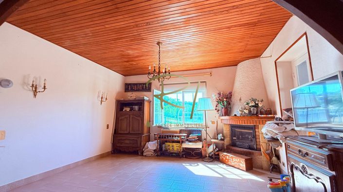 Image No.5-6 Bed House for sale