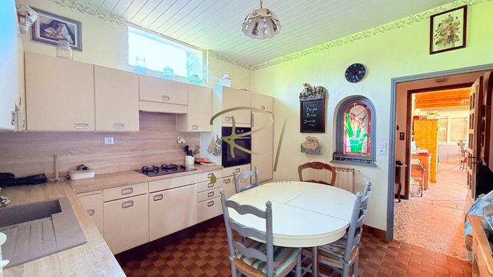 Image No.6-6 Bed House for sale