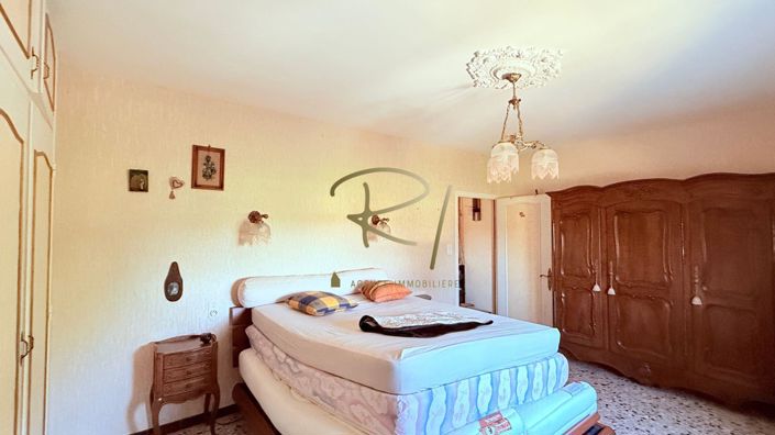 Image No.7-6 Bed House for sale