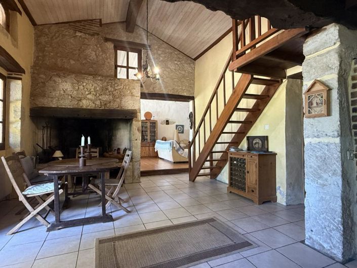 Image No.8-5 Bed House for sale