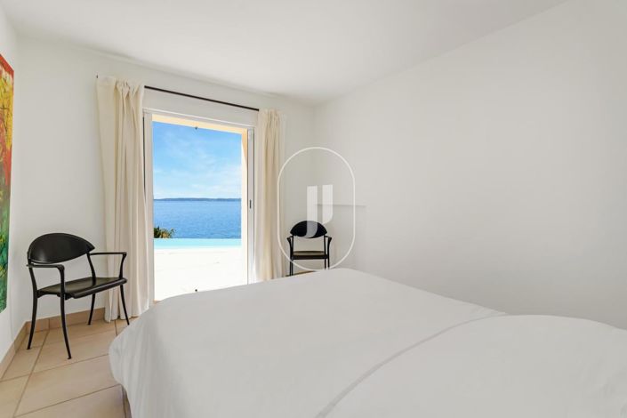 Image No.10-3 Bed House for sale