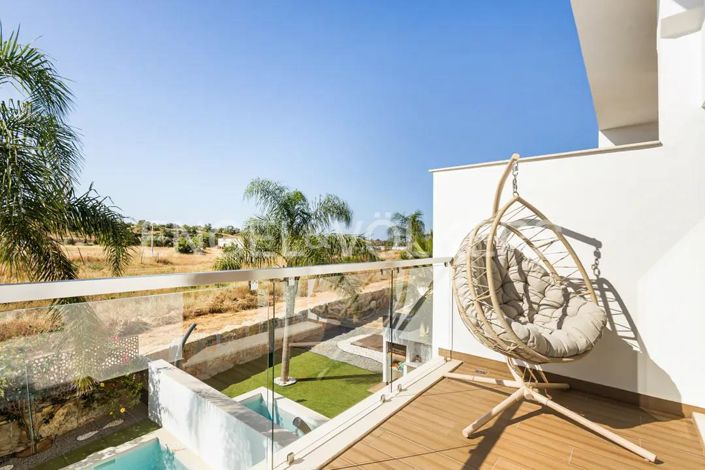 Image No.14-3 Bed House for sale