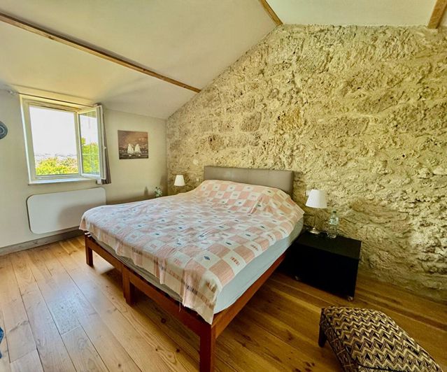 Image No.18-6 Bed House for sale