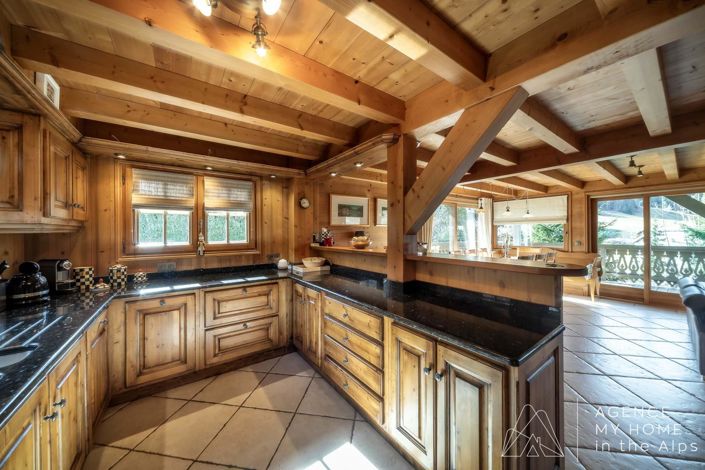 Image No.2-4 Bed House for sale