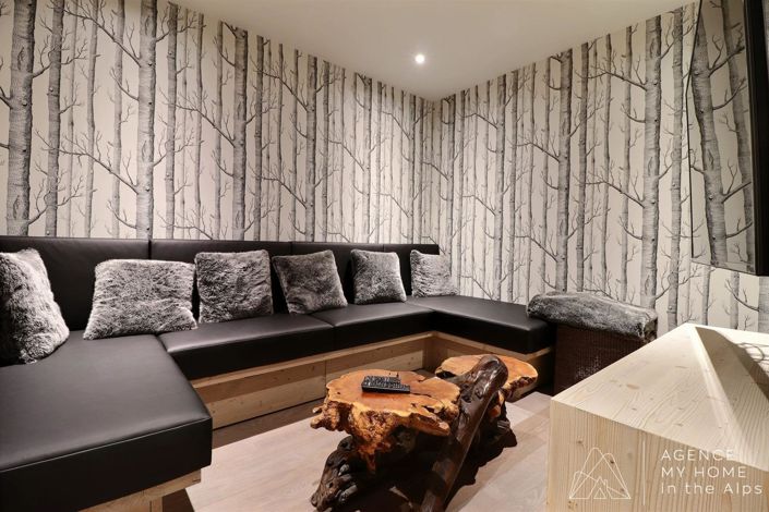 Image No.10-6 Bed Property for sale