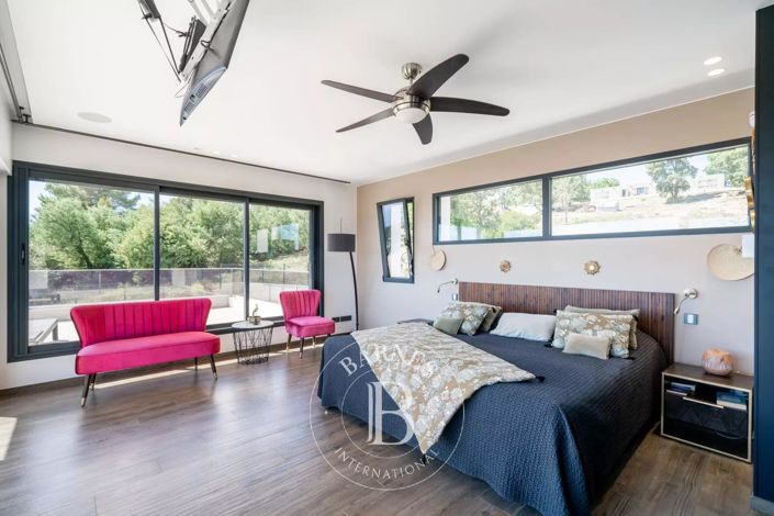 Image No.10-4 Bed House for sale