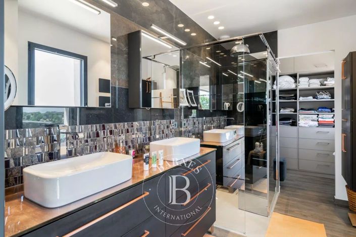 Image No.11-4 Bed House for sale