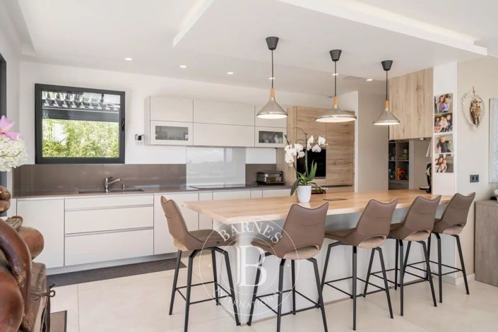 Image No.5-4 Bed House for sale