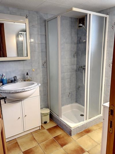 Image No.10-3 Bed House for sale