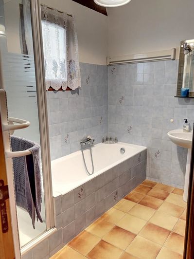 Image No.8-3 Bed House for sale