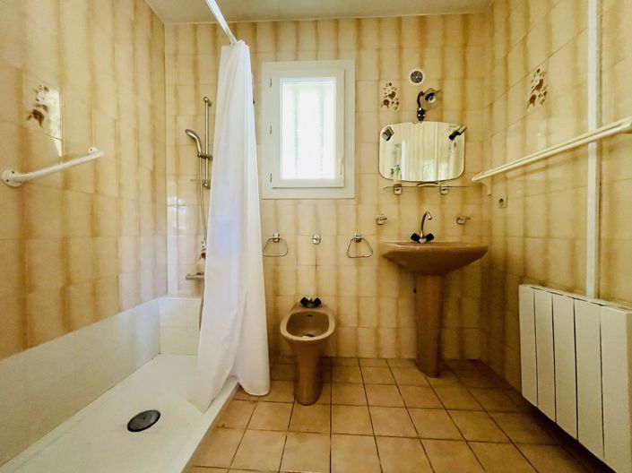 Image No.11-2 Bed House for sale