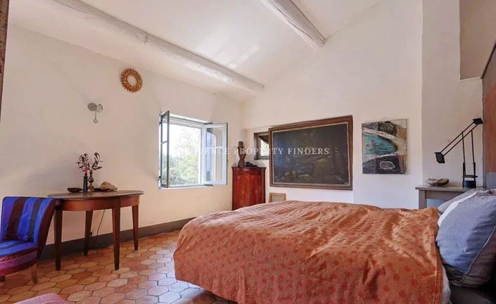 Image No.11-3 Bed House for sale