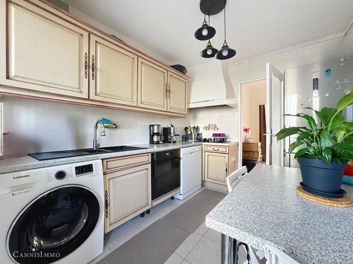 Image No.8-3 Bed Apartment for sale