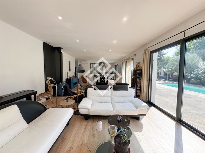 Image No.10-4 Bed House for sale