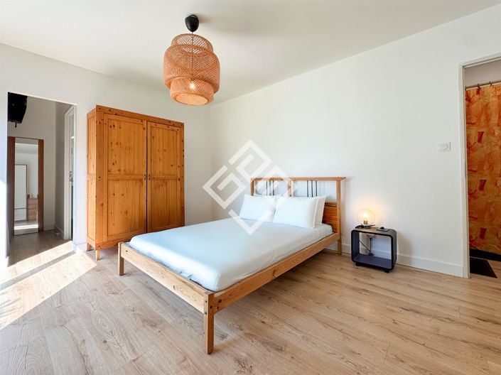 Image No.11-4 Bed House for sale