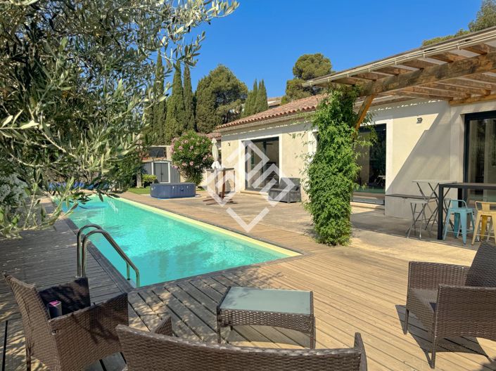 Image No.2-4 Bed House for sale