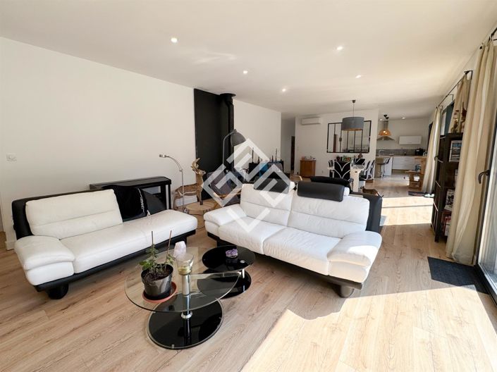 Image No.9-4 Bed House for sale