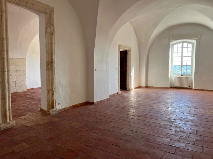 Image No.12-2 Bed Property for sale