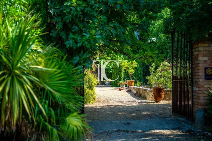 Image No.4-6 Bed House for sale