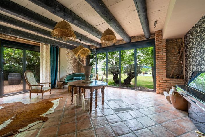 Image No.9-6 Bed House for sale