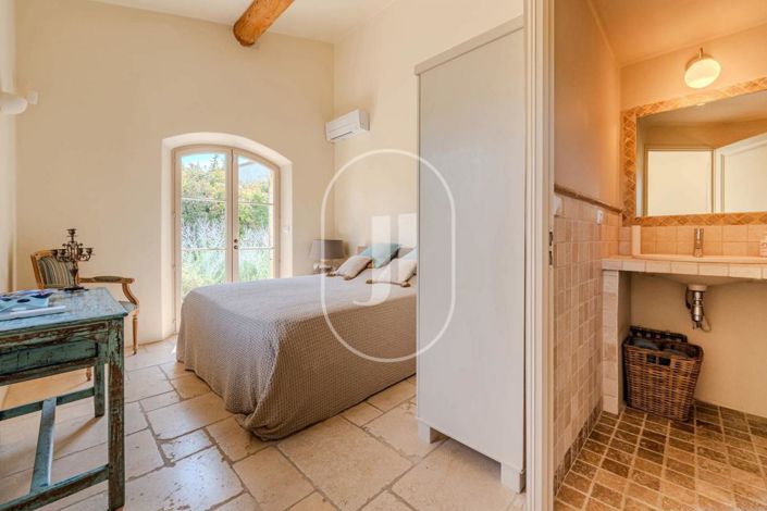 Image No.10-6 Bed House for sale