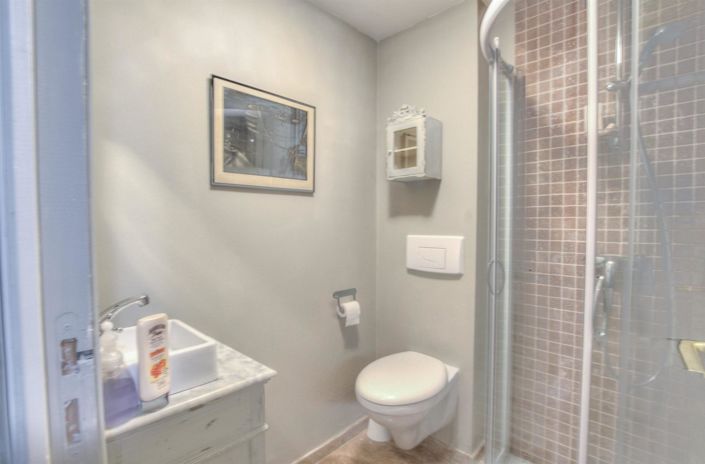 Image No.11-6 Bed Property for sale