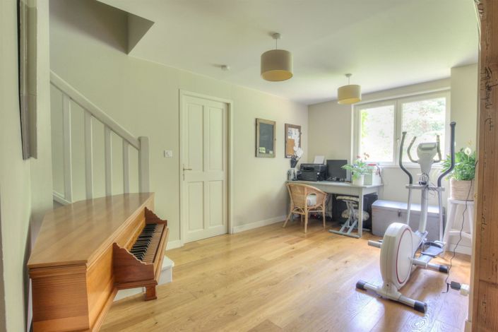 Image No.7-6 Bed Property for sale