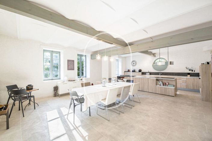 Image No.8-5 Bed House for sale