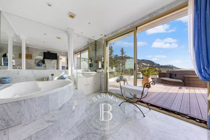 Image No.14-3 Bed House for sale