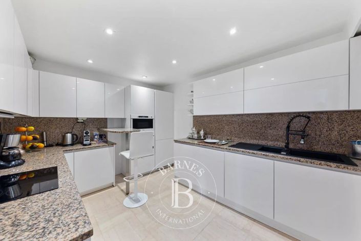 Image No.19-3 Bed House for sale