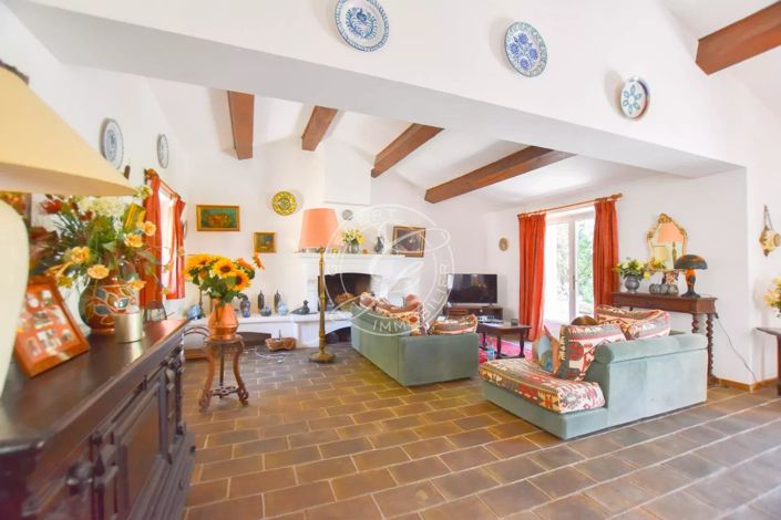 Image No.11-3 Bed House for sale