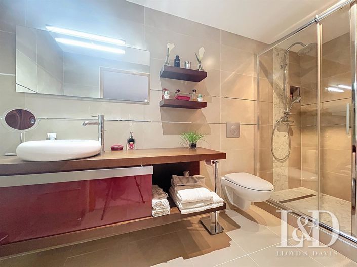 Image No.11-5 Bed House for sale