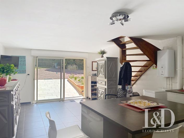 Image No.21-5 Bed House for sale