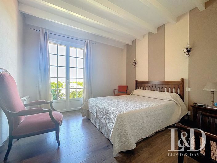 Image No.9-5 Bed House for sale