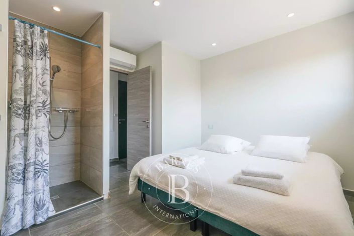 Image No.12-3 Bed Apartment for sale