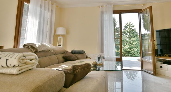 Image No.3-5 Bed House for sale