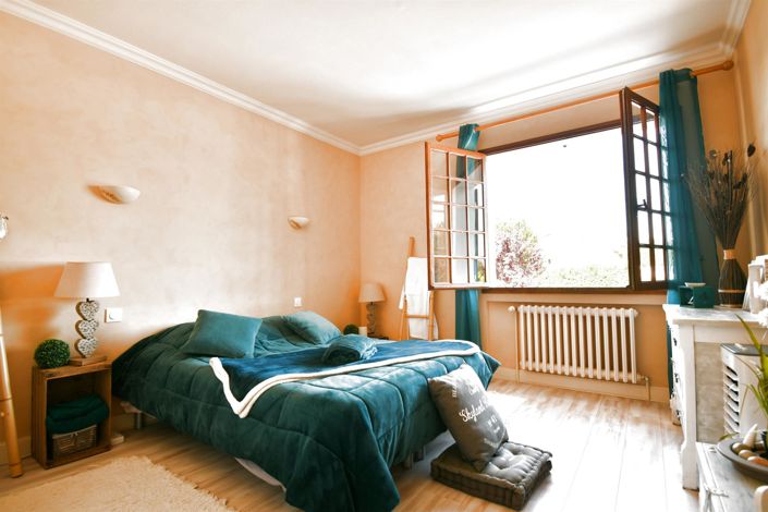 Image No.6-5 Bed House for sale