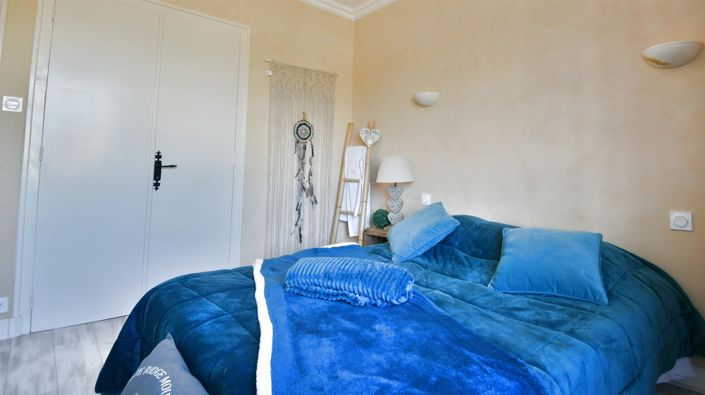 Image No.7-5 Bed House for sale