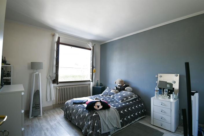 Image No.8-5 Bed House for sale