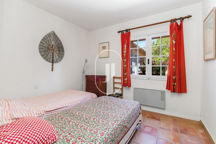 Image No.10-4 Bed House for sale