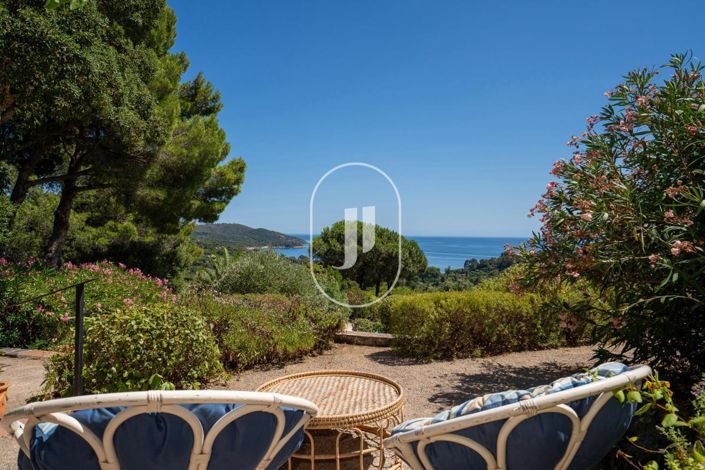 Image No.12-4 Bed House for sale