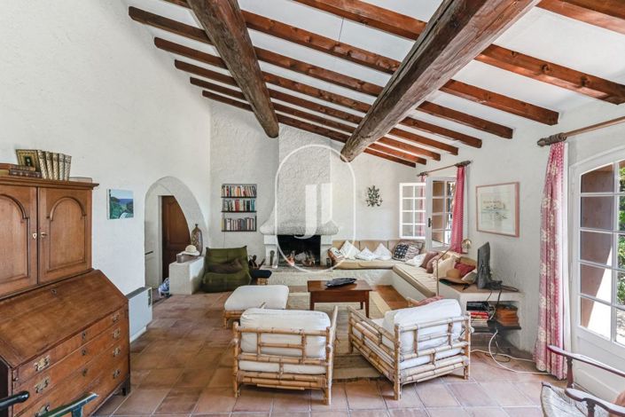 Image No.6-4 Bed House for sale