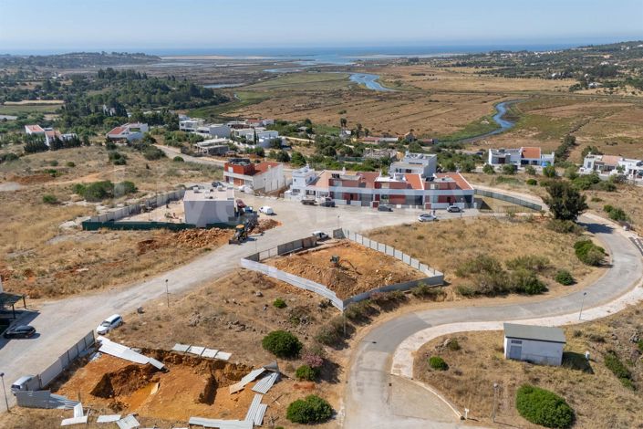 Image No.2-4 Bed House for sale