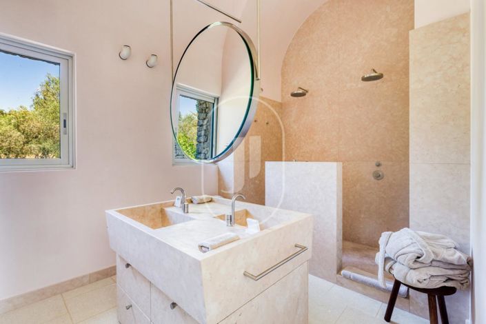 Image No.11-8 Bed House for sale