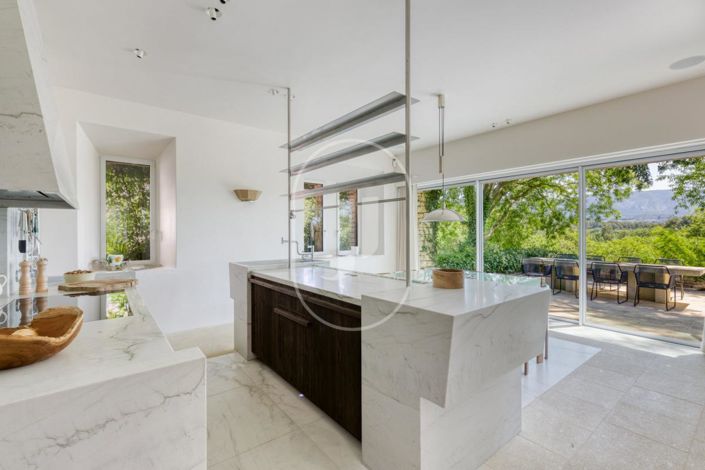 Image No.3-8 Bed House for sale