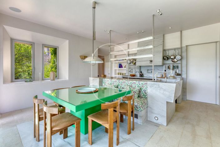 Image No.4-8 Bed House for sale