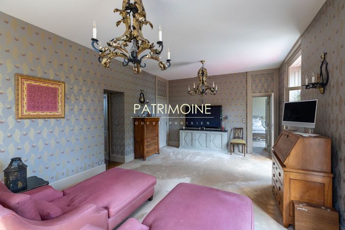 Image No.11-5 Bed Property for sale