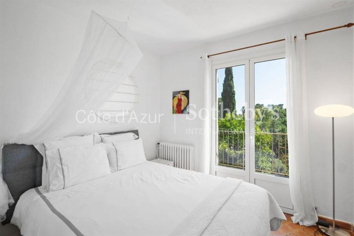 Image No.13-5 Bed Property for sale