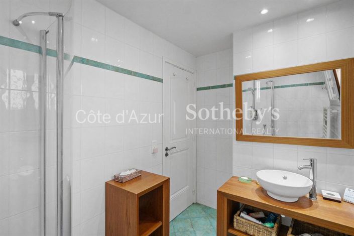 Image No.14-5 Bed Property for sale