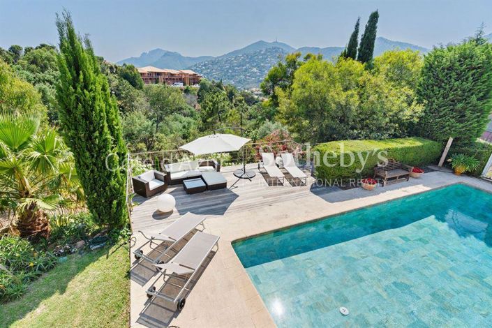 Image No.2-5 Bed Property for sale